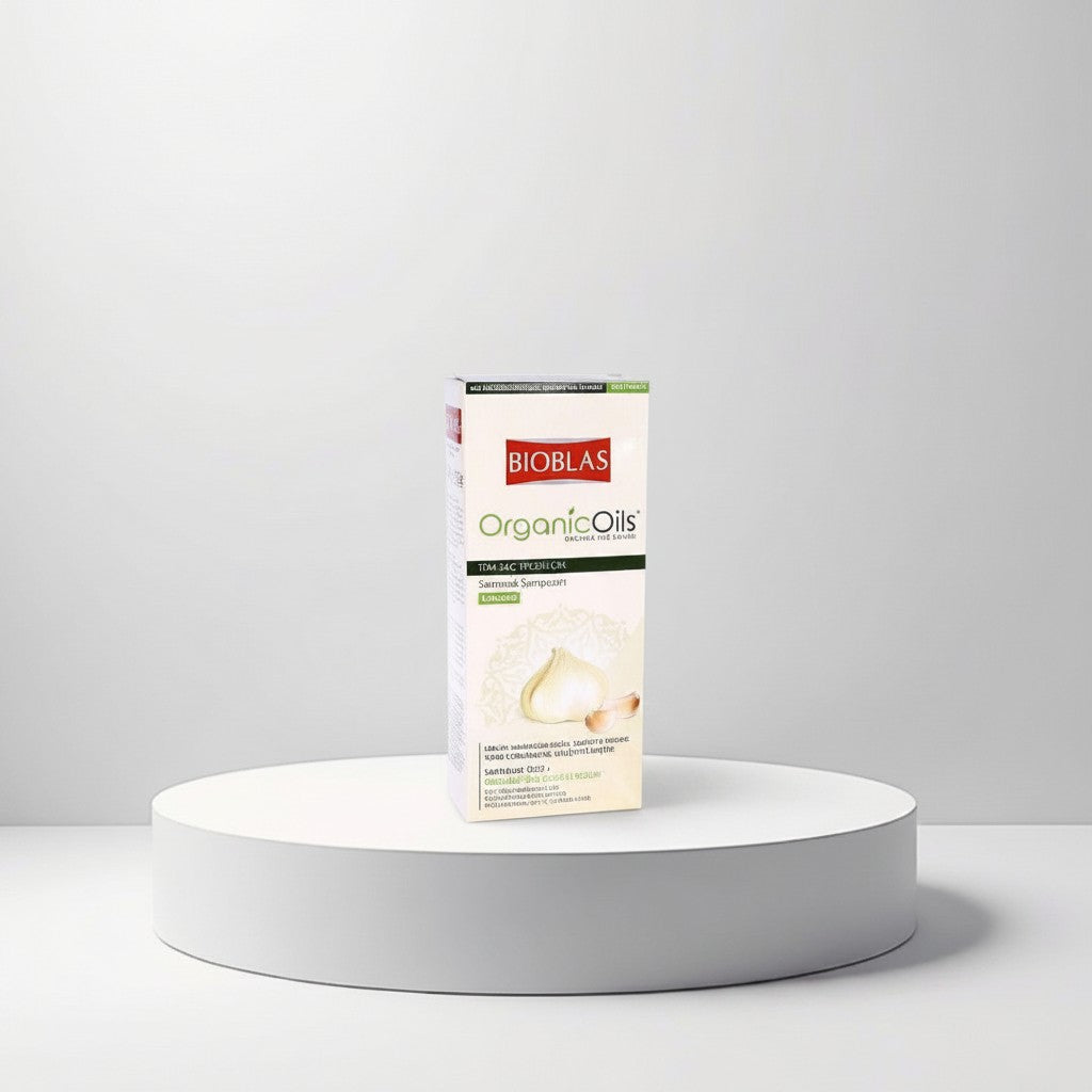 Cosmetigo.be Bioblas OrganicOils Garlic Shampoo, a fragrance-free formula for all hair types to combat hair loss, enriched with organic oils.