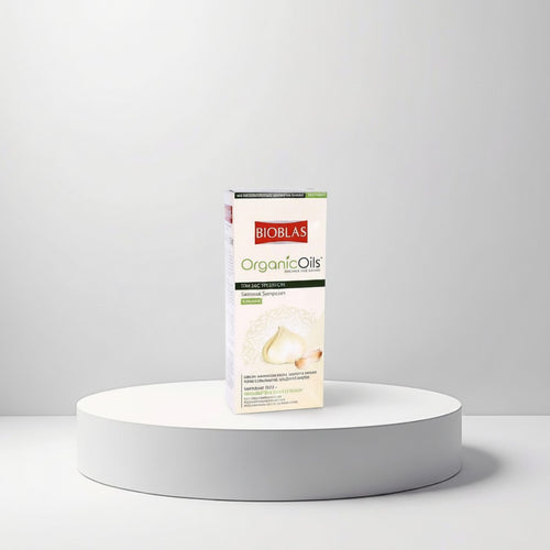 Cosmetigo.be Bioblas OrganicOils Garlic Shampoo, a fragrance-free formula for all hair types to combat hair loss, enriched with organic oils.