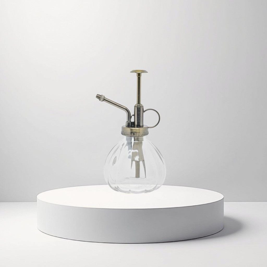 Cosmetigo.be vintage glass barber water sprayer with copper pump and ribbed design, 200ml capacity.