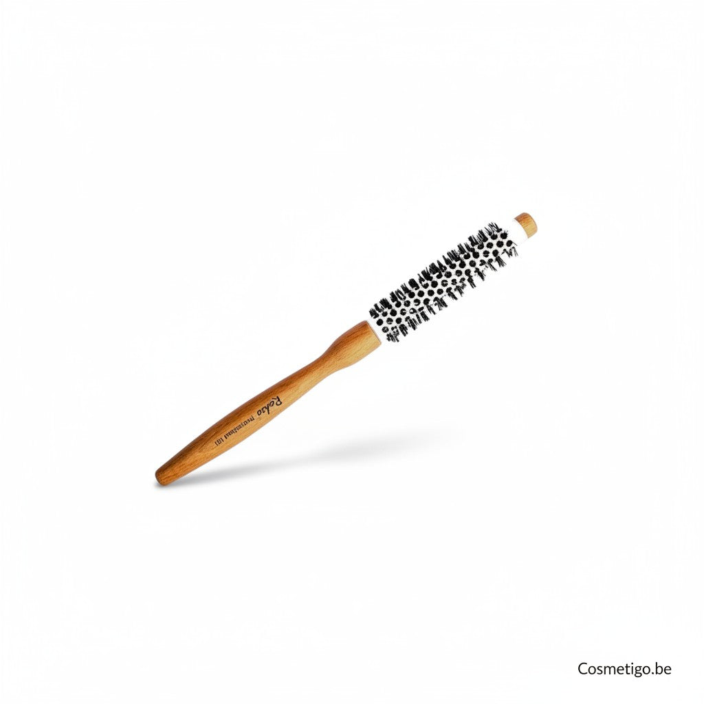 cosmetigo.be Rodeo Professional round brush with wooden handle and black bristles, ceramic barrel for heat distribution.
