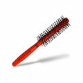 Cosmetigo.be Rodeo Professional round brush with red barrel and black bristles, ideal for styling short hair and adding volume.