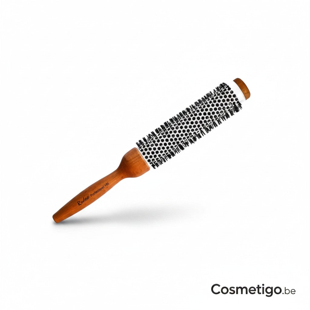 cosmetigo.be Rodeo Professional ceramic round brush with wooden handle and ventilation holes for faster drying and styling.